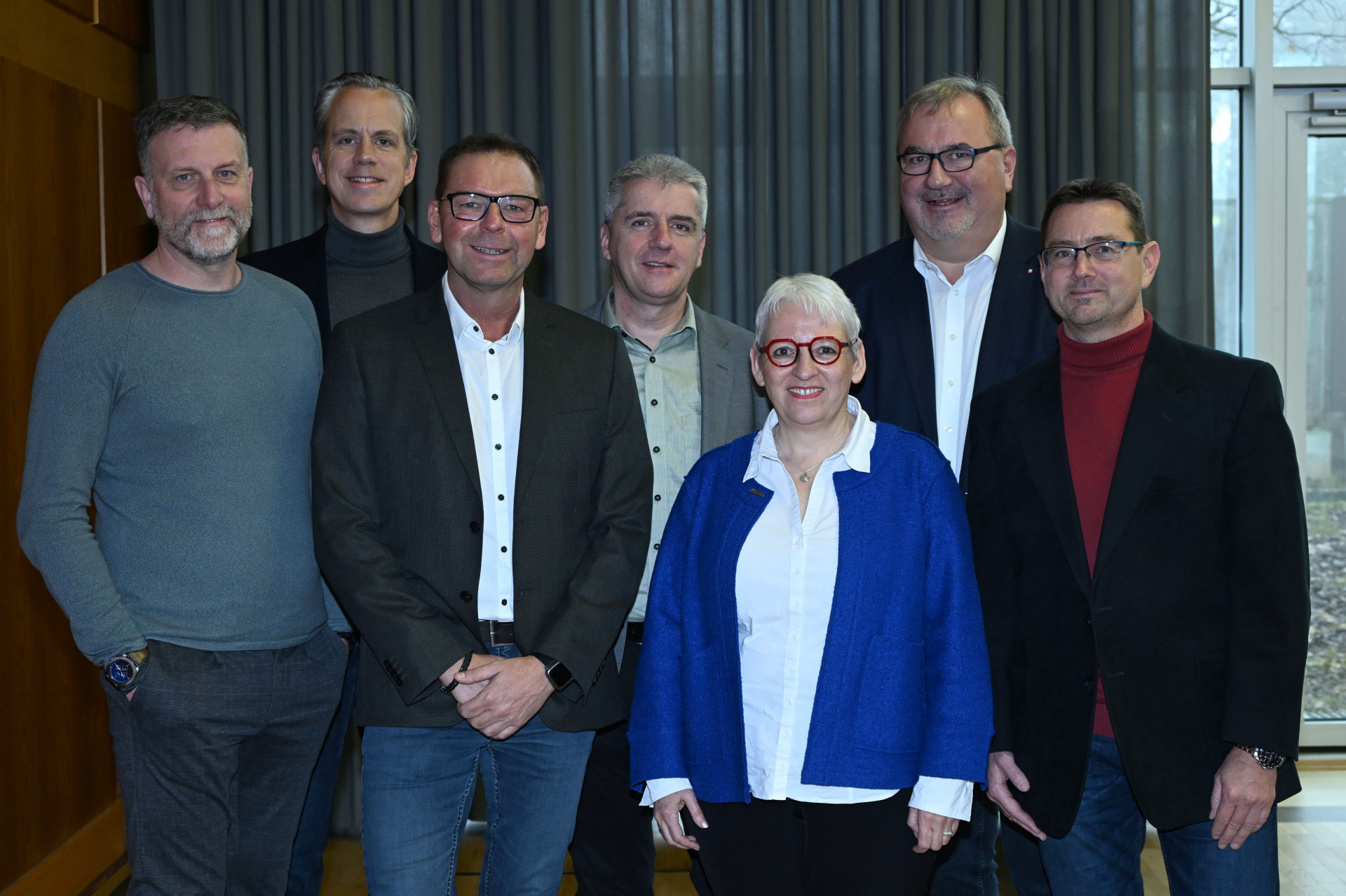 Foto mit dem neuen Vorstand der LAG WfbM Rheinland-Pfalz
© Kristina Schäfer, LAG WfbM RL Foto mit dem neuen Vorstand der LAG WfbM Rheinland-Pfalz
© Kristina Schäfer, LAG WfbM RL